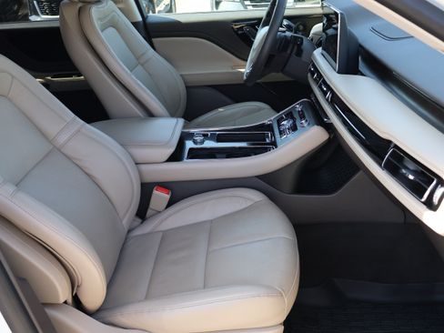 Used 2023 Lincoln Aviator Reserve w/ Equipment Group 201A RWD image 8