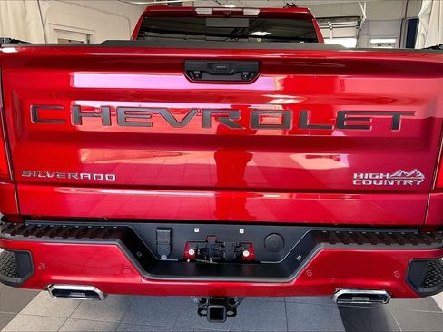 Used 2024 Chevrolet Silverado 1500 High Country w/ High Country Premium Package AWD/4WD image 29