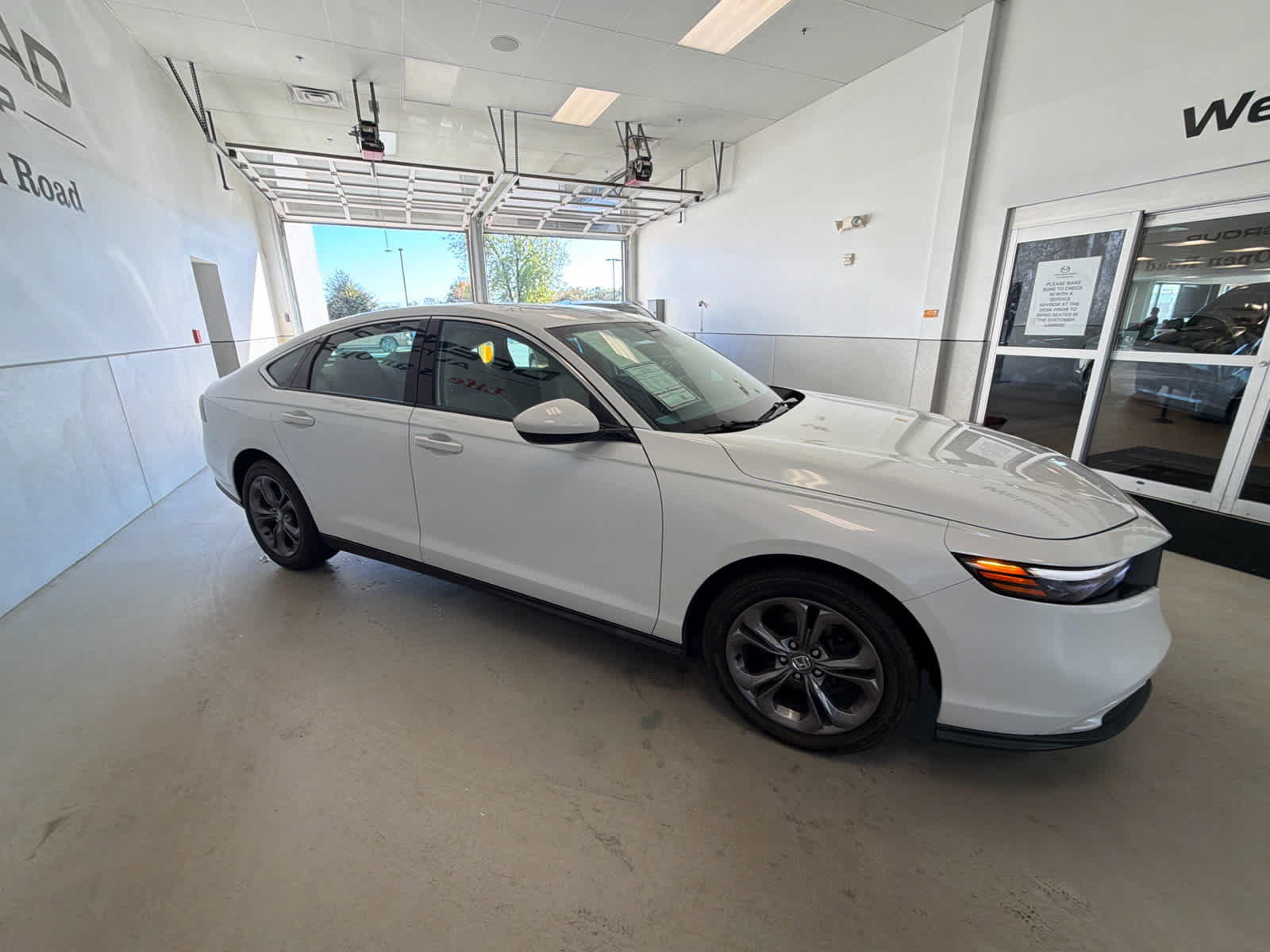 Used 2023 Honda Accord EX image 21