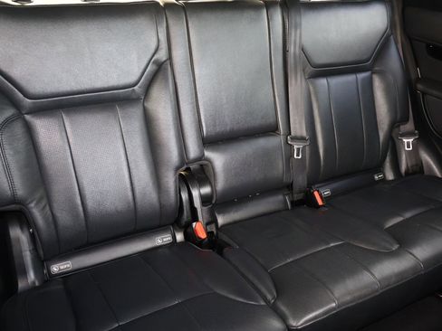 Used 2020 Land Rover Discovery SE image 18