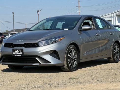 Used 2024 Kia Forte LXS FWD image 9