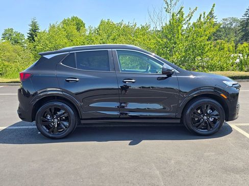 Used 2024 Buick Encore GX Sport Touring image 3