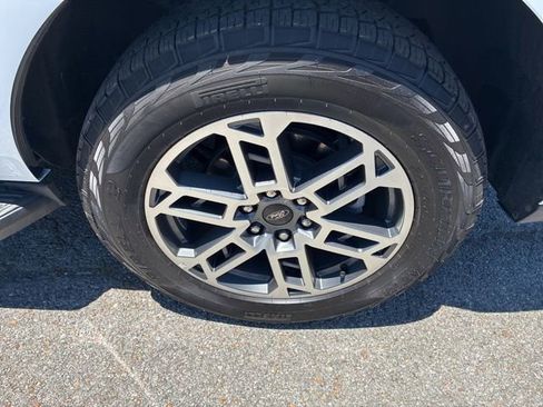 Used 2025 Ford Expedition Active AWD/4WD image 19