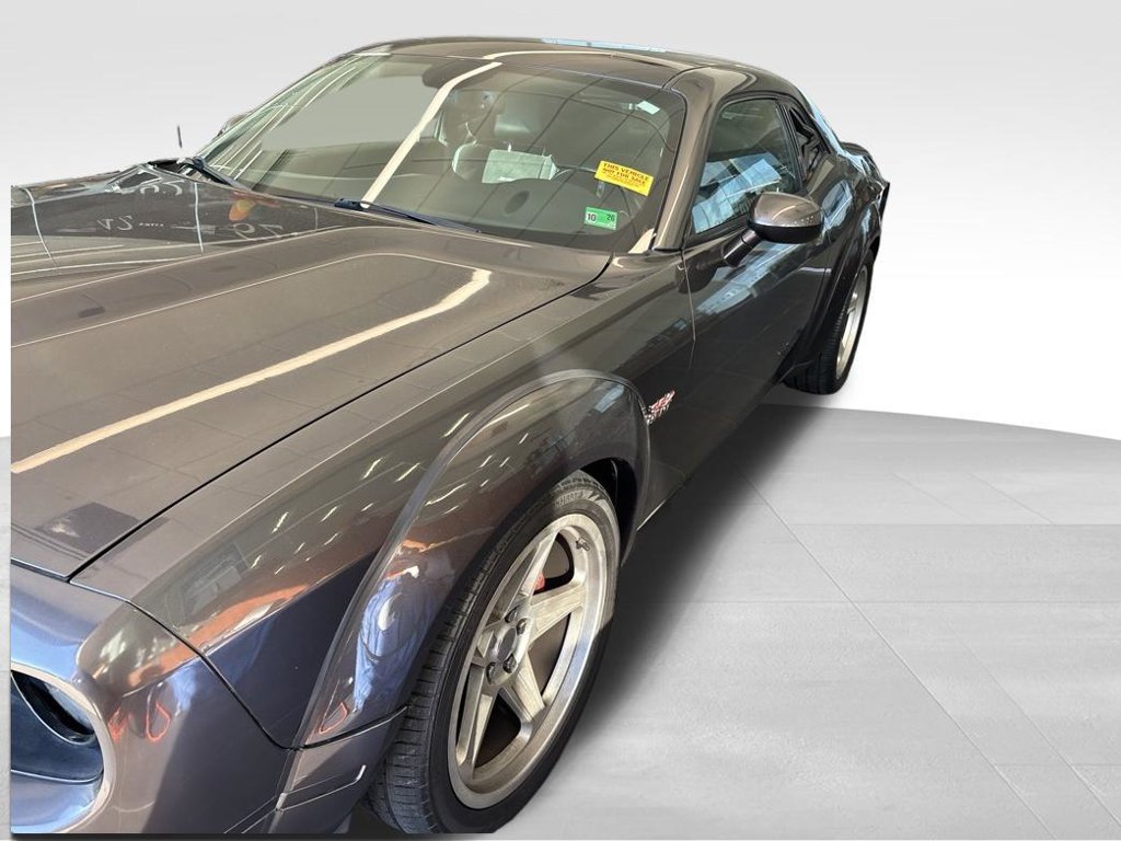 Used 2015 Dodge Challenger SRT w/ Technology Group RWD image 4