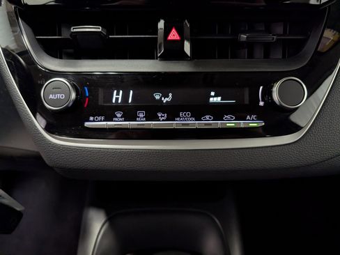 Used 2025 Toyota Corolla LE image 21