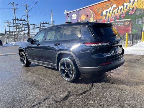 Certified 2023 Jeep Grand Cherokee L Limited w/ Luxury Tech Group II image 3