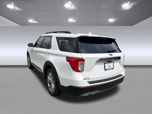 Used 2023 Ford Explorer XLT w/ Equipment Group 202A RWD image 9