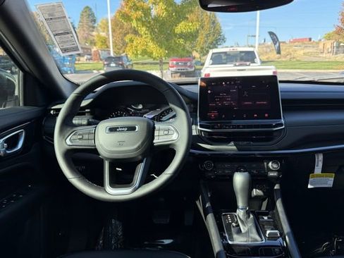 New 2025 Jeep Compass Latitude w/ Sun & Sound Group image 28