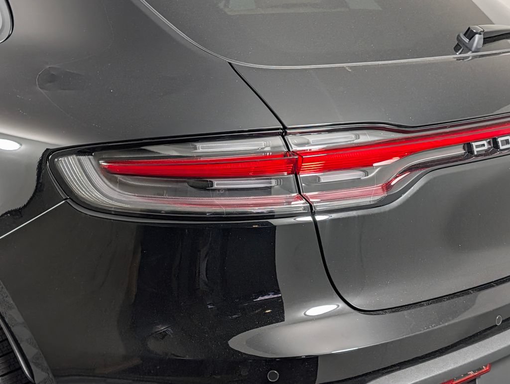 Certified 2026 Porsche Macan AWD/4WD image 16
