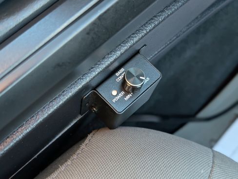 Used 2017 Toyota Tacoma SR image 4