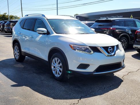 Used 2016 Nissan Rogue S w/ Appearance Package AWD/4WD image 2