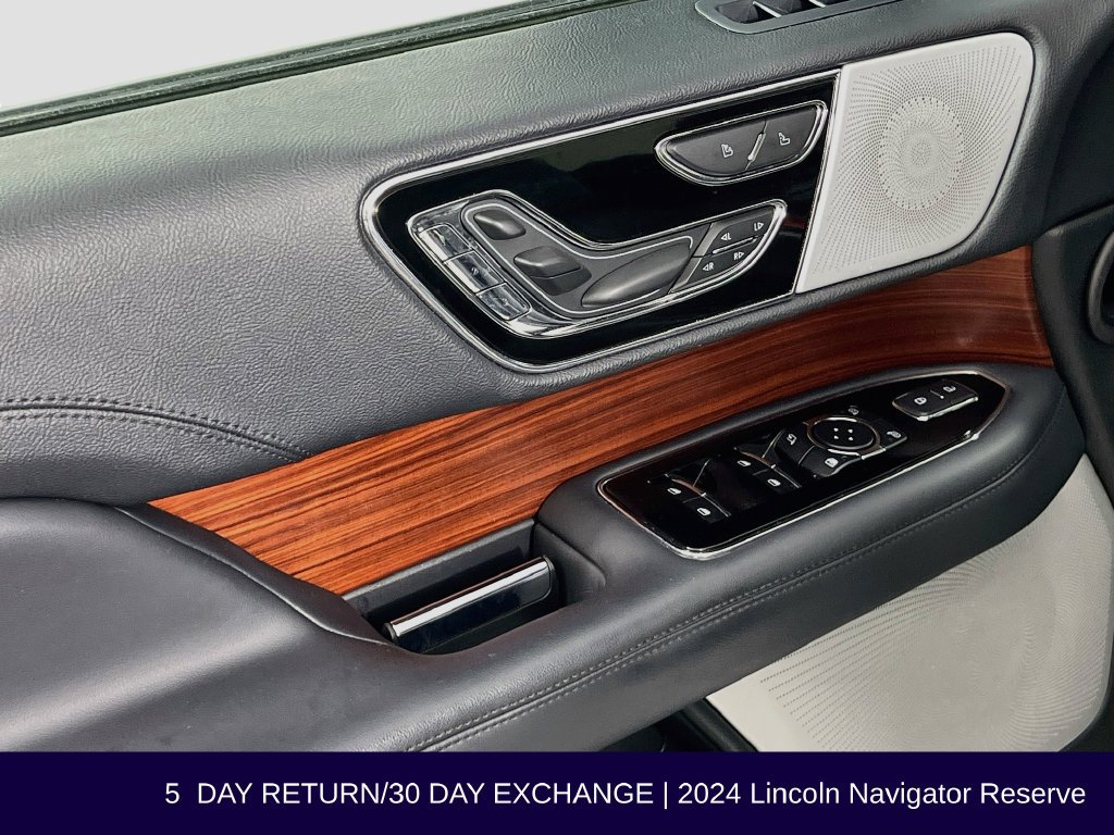 Used 2024 Lincoln Navigator Reserve AWD/4WD image 24
