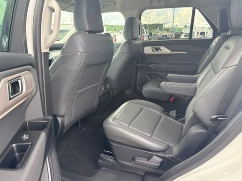 Used 2025 Ford Explorer Active w/ Active Comfort Package RWD image 15