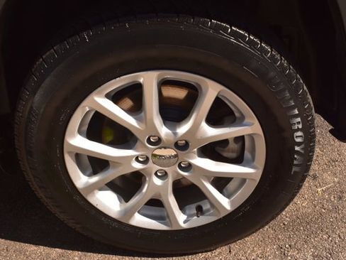 Used 2015 Jeep Cherokee Latitude w/ Cold Weather Group AWD/4WD image 47