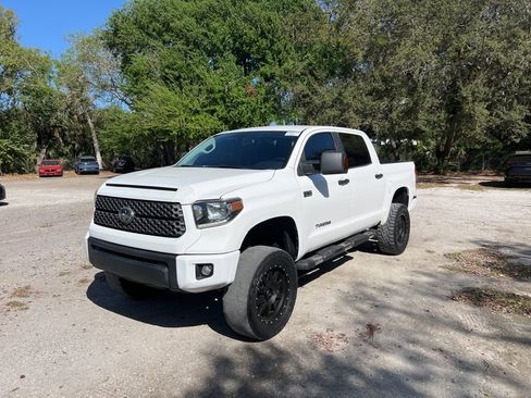 Used 2020 Toyota Tundra SR5 w/ SR5 Upgrade Package image 2
