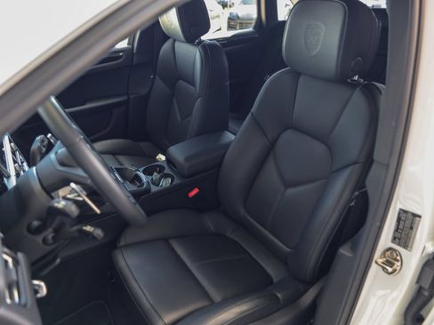 Certified 2026 Porsche Macan AWD/4WD image 5