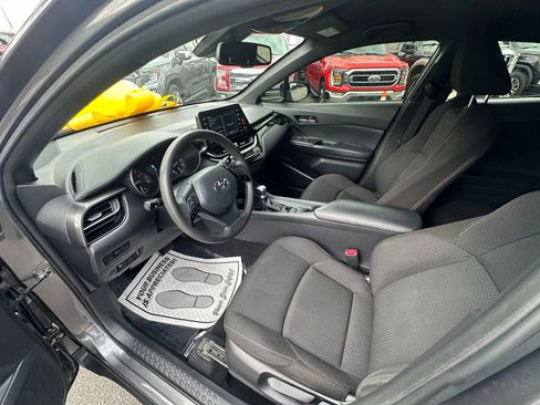 Used 2019 Toyota C-HR LE FWD image 18