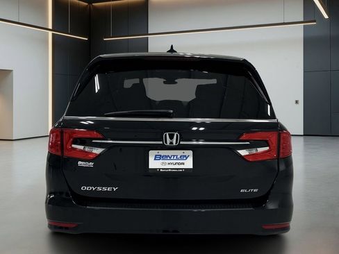 Used 2023 Honda Odyssey Elite image 5