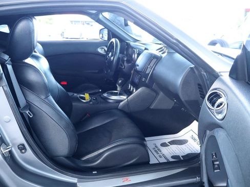 Used 2014 Nissan 370Z Touring RWD image 29