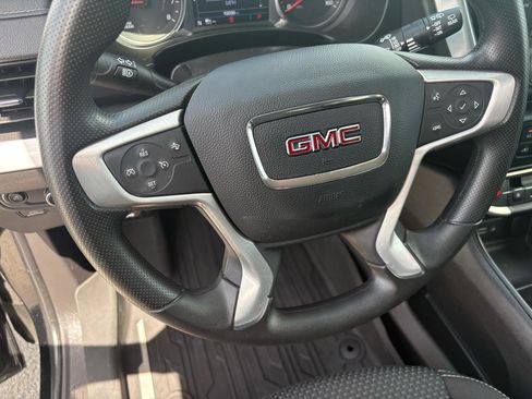 Used 2024 GMC Terrain SLE w/ Driver Convenience Package image 13