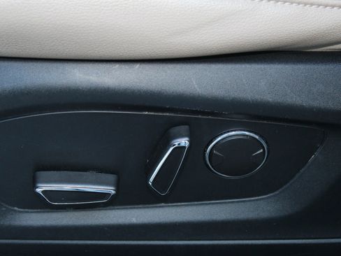 Used 2020 Ford Explorer Limited image 27