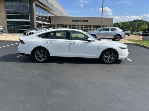 Used 2025 Honda Accord EX-L image 2