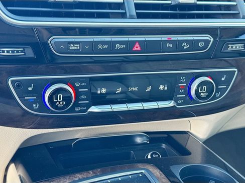 Used 2018 Audi Q7 3.0T Prestige w/ Prestige Package AWD/4WD image 18