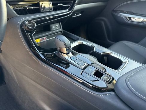 Certified 2025 Lexus NX 250 FWD w/ Premium Package image 18