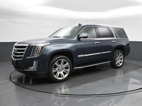 Used 2019 Cadillac Escalade Luxury image 3