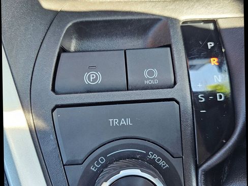 Used 2022 Toyota RAV4 LE AWD/4WD image 22