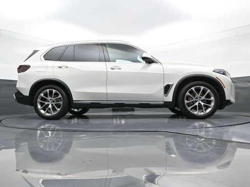 Used 2024 BMW X5 xDrive40i w/ Premium Package image 29