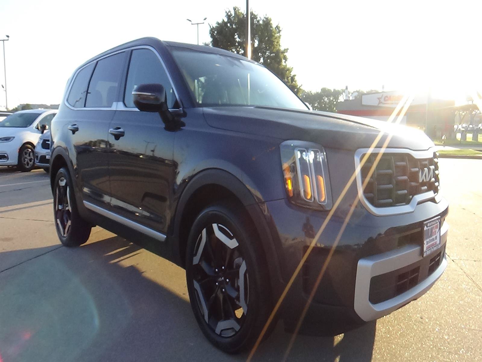 Used 2025 Kia Telluride S FWD image 4