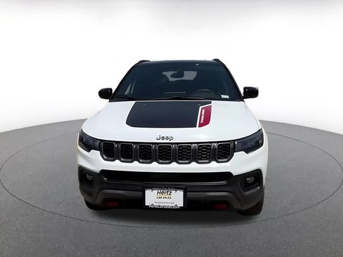 Used 2025 Jeep Compass Trailhawk w/ Trailer Tow Group AWD/4WD image 4