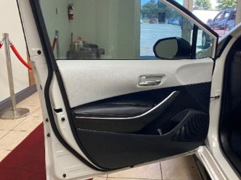 Used 2021 Toyota Corolla SE FWD image 13