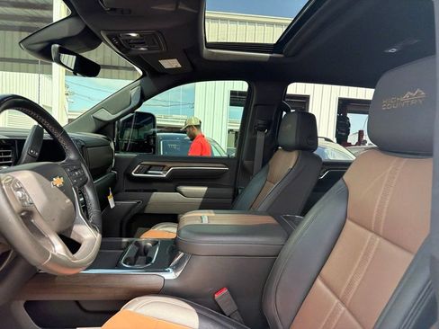 Used 2025 Chevrolet Silverado 2500 High Country w/ High Country Premium Package AWD/4WD image 17