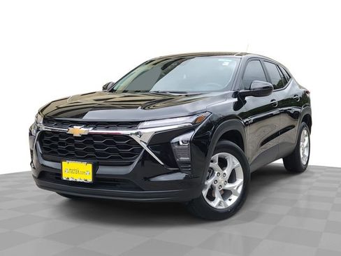 Used 2024 Chevrolet Trax LS w/ LS Convenience Package FWD image 1