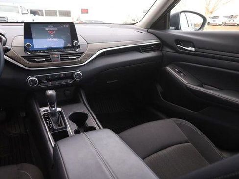 Used 2025 Nissan Altima 2.5 SV image 24