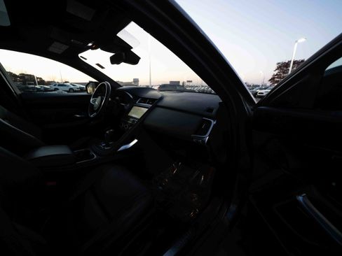 Used 2020 Jaguar E-PACE SE image 26