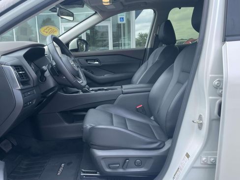 Used 2023 Nissan Rogue SV w/ SV Premium B Package FWD image 15