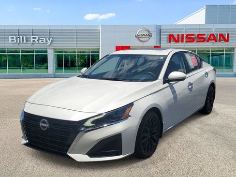 Certified 2025 Nissan Altima 2.5 SV w/ SV Special Edition Package FWD image 2
