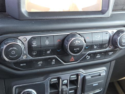 Used 2021 Jeep Wrangler Unlimited Rubicon w/ Dual Top Group image 29