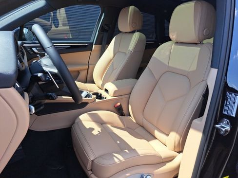Used 2026 Porsche Macan AWD/4WD image 5