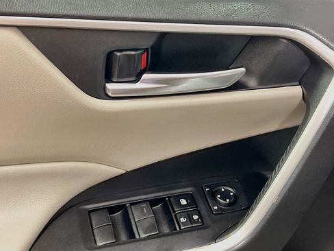 Used 2021 Toyota RAV4 XLE FWD image 16