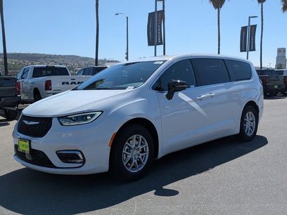 New 2026 Chrysler Pacifica Select