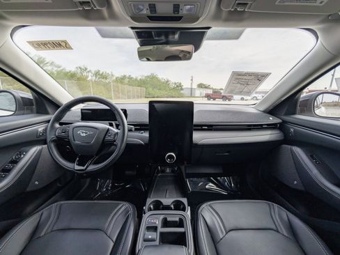 Used 2025 Ford Mustang Mach-E Premium image 19