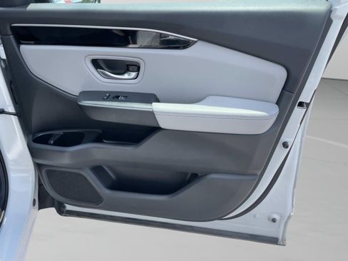 Used 2025 Honda Pilot EX-L image 17