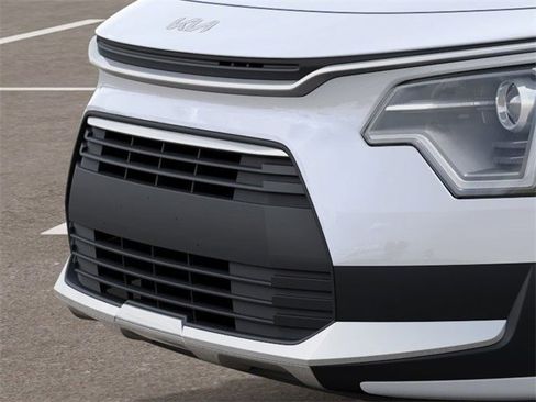 New 2025 Kia Niro LX image 12