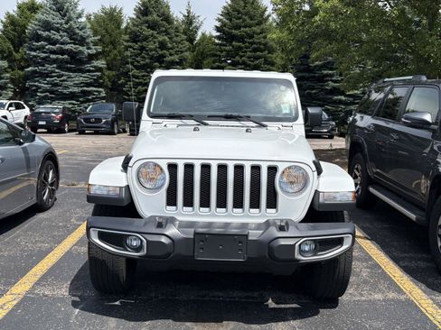 Used 2019 Jeep Wrangler Unlimited Sahara w/ Uconnect 4C Nav & Sound Group AWD/4WD image 2