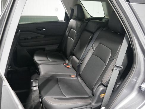 New 2025 Nissan Pathfinder SL image 11