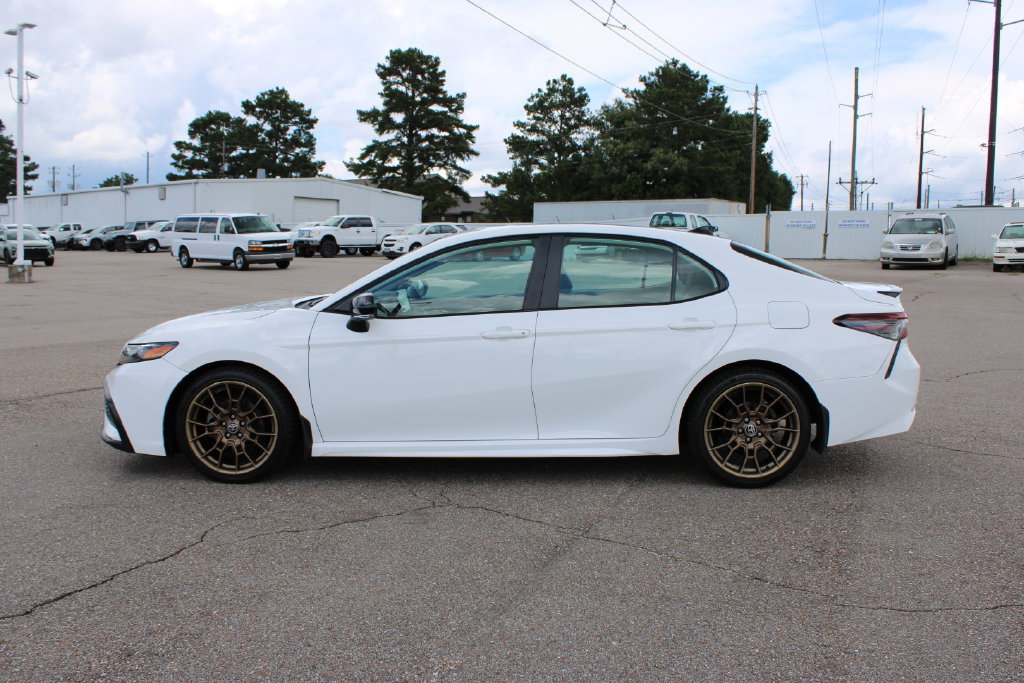 Used 2023 Toyota Camry SE AWD/4WD image 4